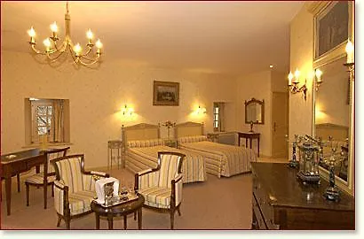 Chateau De Rigny מלון 3*
